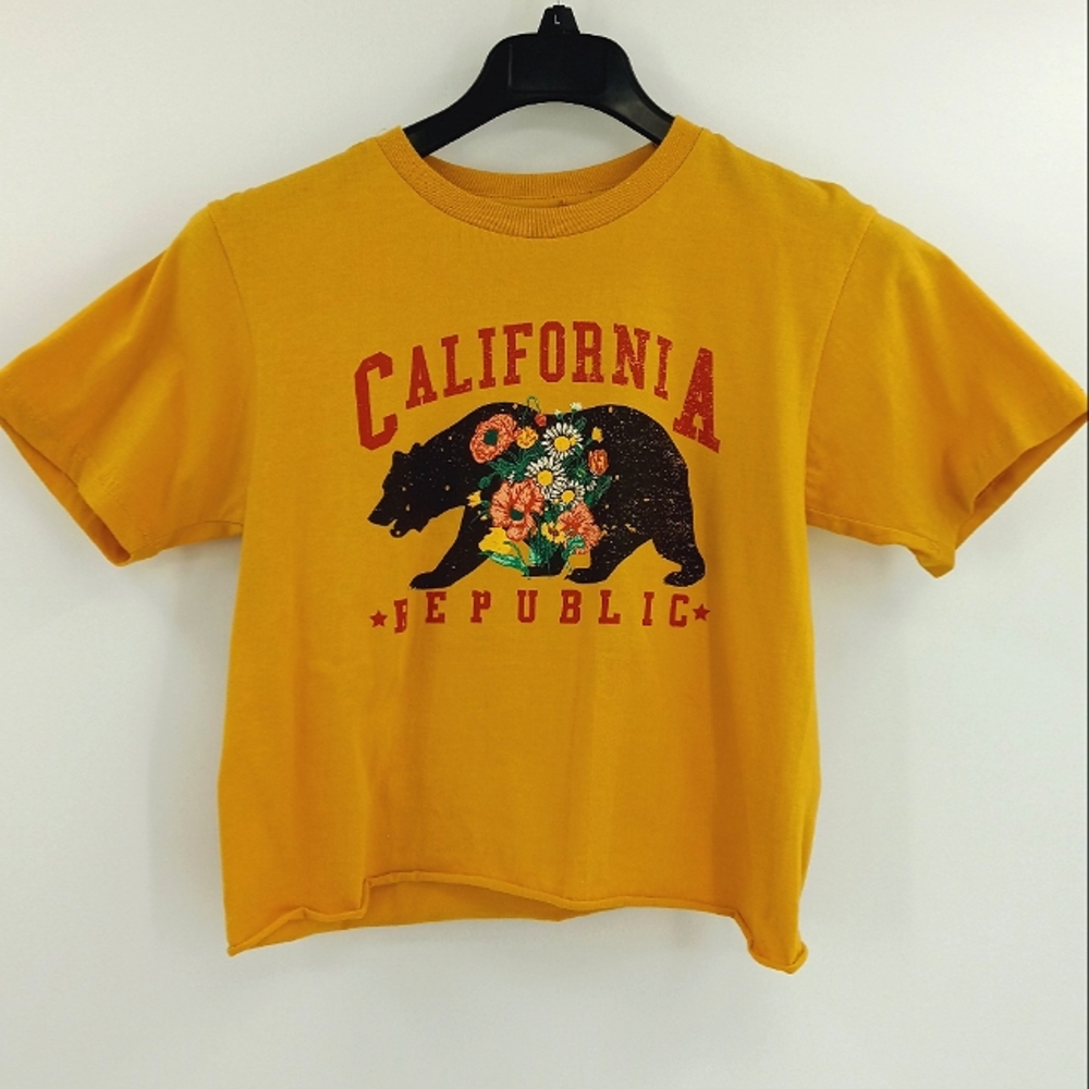 STUNNER California Crop T-Shirt Bear & Flowers Graphic Raw Rolled Hem Boho NWOT